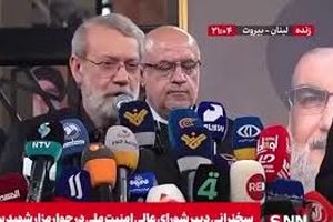 شعار لبیک یا خامنه ای توسط مردم لبنان در حین سخنرانی علی لاریجانی/ ویدئو