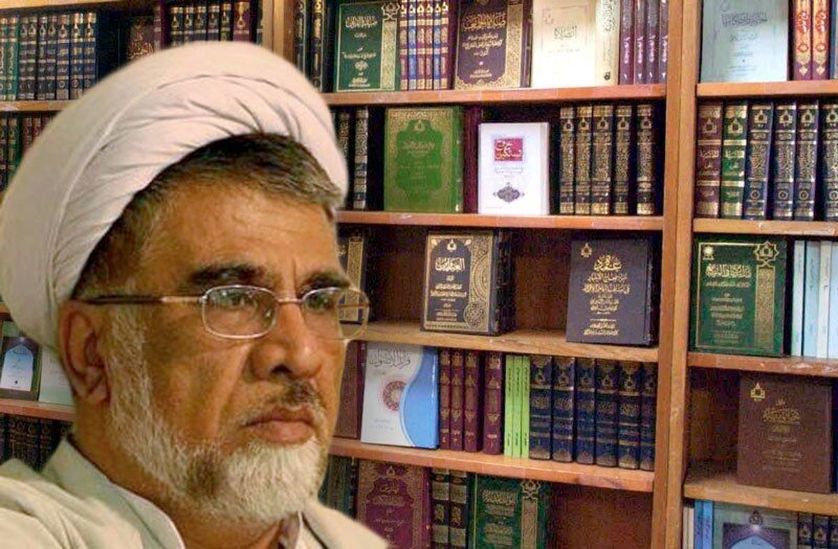 واکنش یک روحانی به انداختن عمامه اش به زمین توسط یک جوان در قم/ مشکلات را از چشم روحانیت می بینند