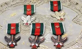نشان فتح چیست و به چه کسانی اهدا شده است؟


