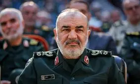 اهدای درجه سپهبدی به خانواده شهید سلامی توسط سردار پاکپور
