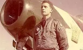 سفر در زمان؛ «نادر جهانبانی» در کنار خلبانان تیم تاج طلایى؛ اواخر دهه 30 