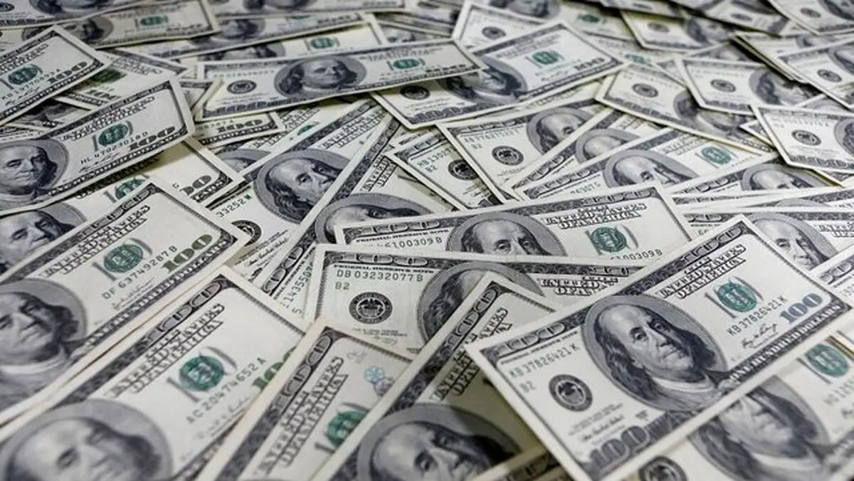 ارزش دلار از یورو پیشی گرفت 
