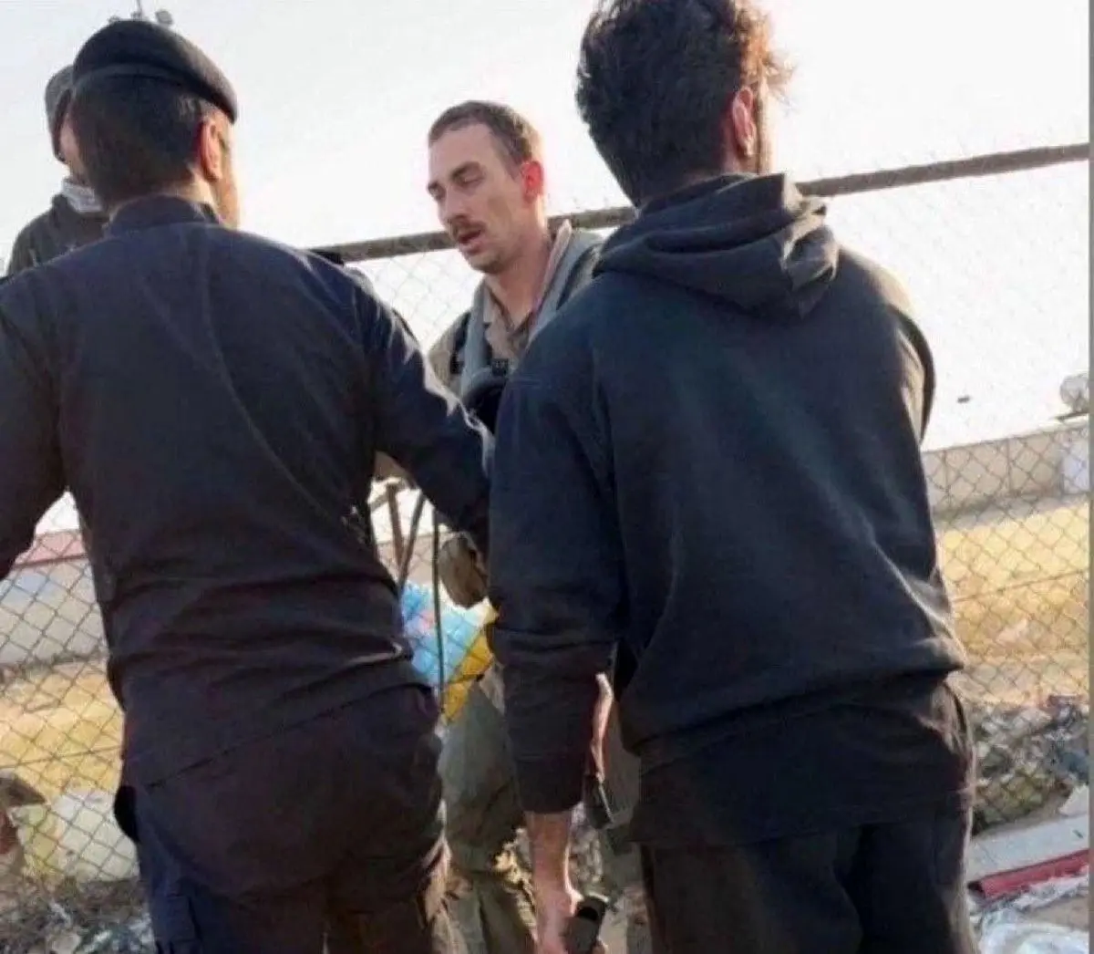 سقوط جنگنده آمریکا در غرب کویت/ ۲ سرباز آمریکایی پس از سقوط بالگردشان، با چتر نجات فرود آمدند/ وزارت دفاع کویت رسماً سقوط چندین هواپیمای آمریکایی را اعلام کرد/ ویدئو