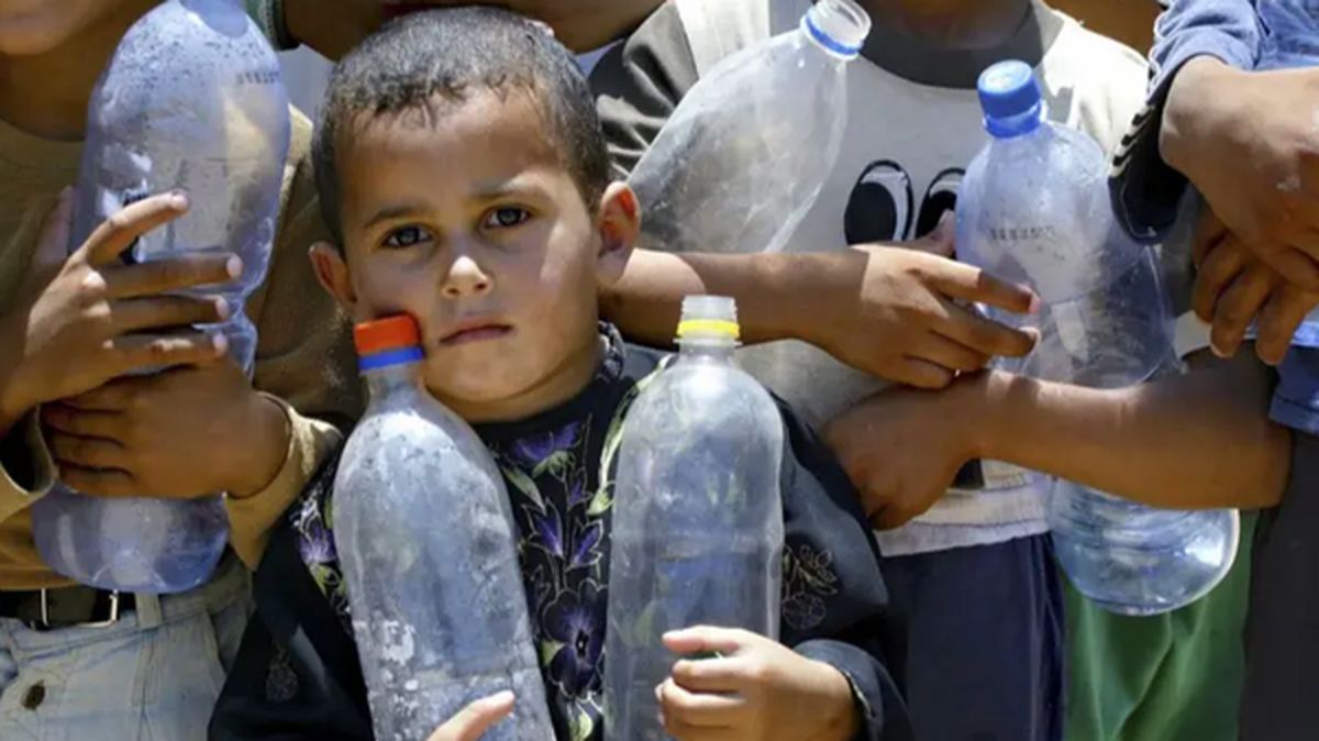 پزشک بریتانیایی: کودکان غزه شکم‌هایشان را با آب و نمک پر می‌کنند