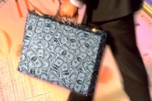 گلرنگ؛ سلطان وام گرفتن از بانک های ایران