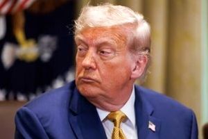 ترامپ: یک باک بنزین به من بدهید تجهیزات مان را از افغانستان به پاکستان ببرم