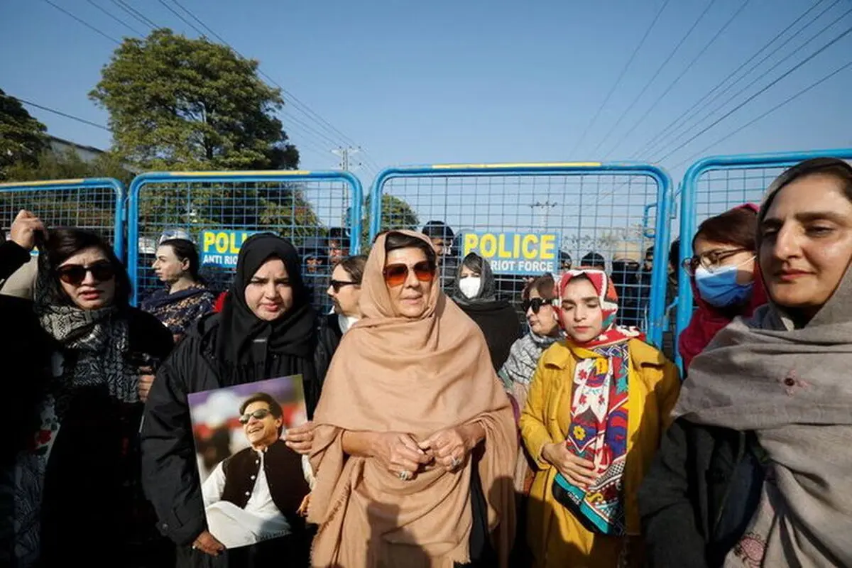 بازداشت خواهر عمران‌خان در آستانه راهپیمایی حزب تحریک انصاف
