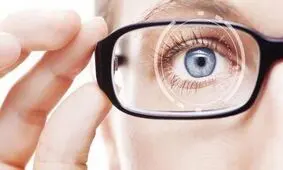 پیرچشمی چیست و چه زمانی بروز می‌کند؟