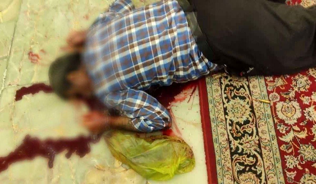 حمله تروریستی در حرم شاهچراغ (ع) شیراز/  ۱۵ شهید و ۴۰ زخمی/ تروریست ها ایرانی نیستند/  داعش مسئولیت حمله تروریستی را بر عهده گرفت/ ضارب بحرینی است/ تصاویر و ویدئو