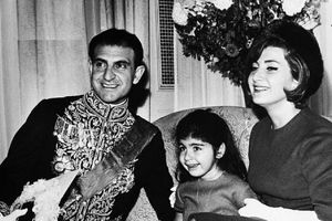 سفر در زمان؛ «اردشیر زاهدی و شهناز پهلوی» در لباس عروس و دامادی؛ سال 1336/ عکس
