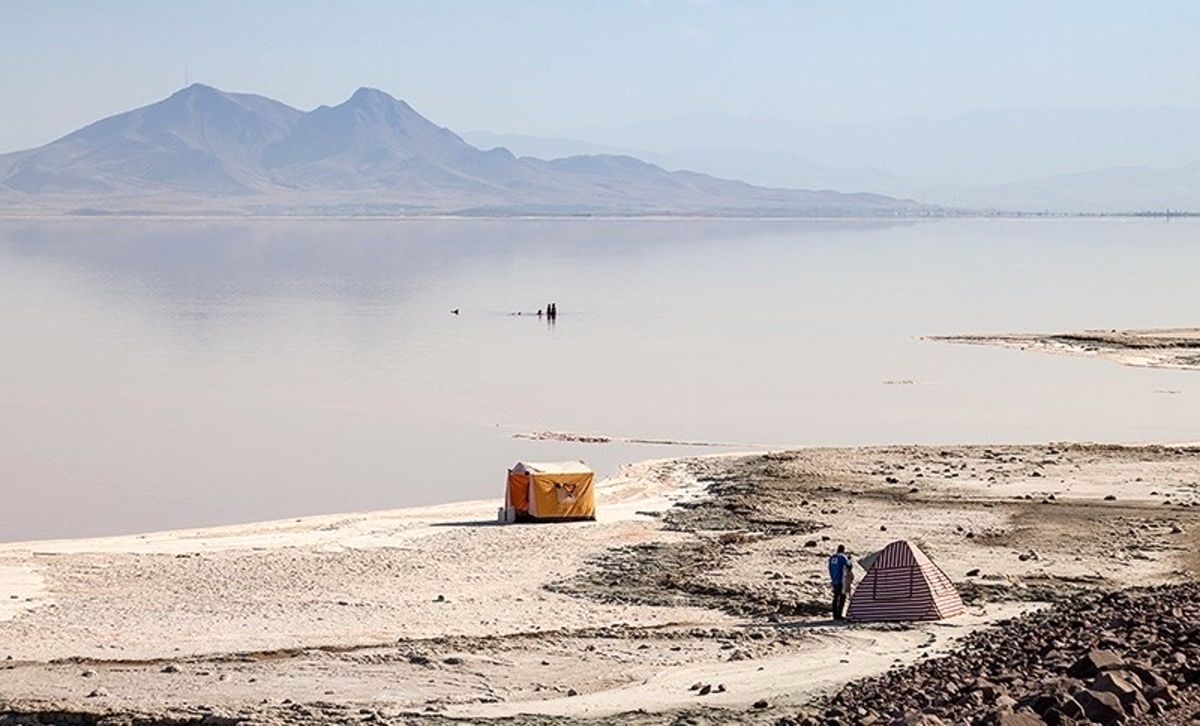مقایسه میزان آب دریاچه «وان» در ترکیه با «دریاچه ارومیه» در ایران/ عکس

