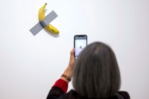 موز معروف در نمایشگاه هنری خورده شد!