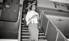 سفر در زمان؛ «اشرف پهلوی» در کنار «قدبلندترین مرد ایران»؛ سال 1330 