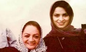 «شهلا ریاحی و لیلا فروهر» در نمایی از فیلم چهار خواهر؛ سال 46