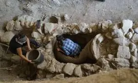 «طبل 2 هزارسالۀ قورباغه‌نشان» موقع شخم زدن زمین از زیر خاک بیرون آمد 