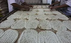 نانوایی‌ها به کارتخوان مجهز شدند/ بروز برخی مشکلات برای نانوا و مشتری