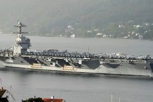 انتقال ناوشکن آمریکایی به سواحل ونزوئلا/ ویدئو