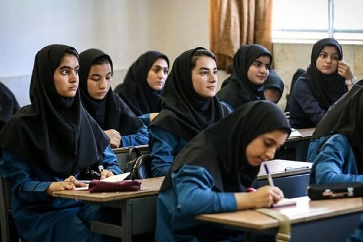 رنگ تیره لباس مدارس یادگیری را کاهش میدهد