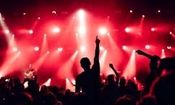 لحظه وقوع انفجار در کنسرت خواننده مصری/ ویدئو