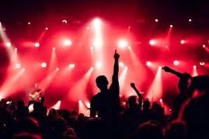 لحظه وقوع انفجار در کنسرت خواننده مصری/ ویدئو