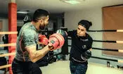 بازیگر زن و بوکسور مشهور از استایل مشکی خود رونمایی کرد/ عکس