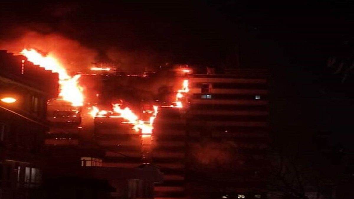 ساختمان بیمارستان گاندی تهران یک روز بعد از آتش سوزی/ عکس


