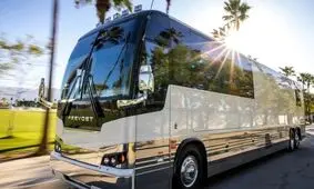 درون اتوبوس‌های لوکسی که ستاره‌های پاپ اجاره می‌کنند/ عکس
