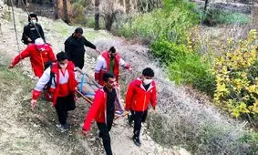 مردی که در تنگ بنیون تنگستان سقوط کرده بود، نجات یافت