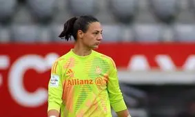 واکنش بایرنی‌ها به دروازه‌بان سرطانی را ببینید و یاد بگیرید!

