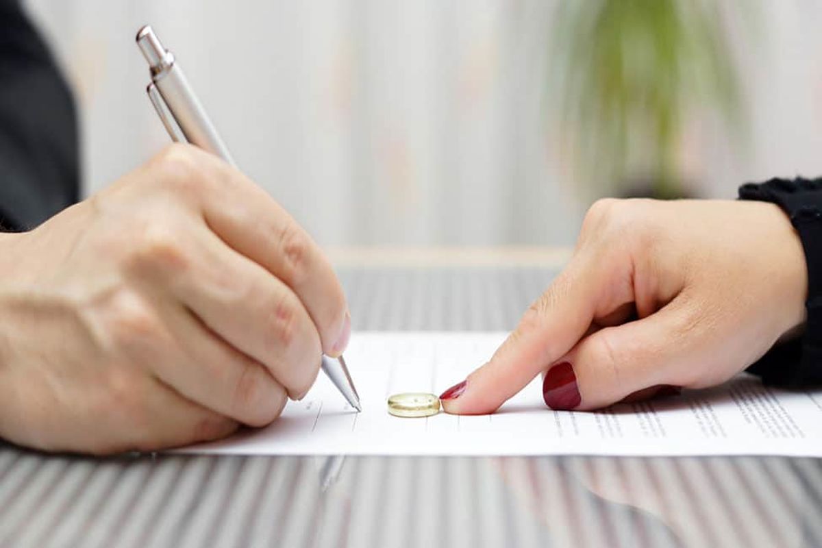 زن در این ۵ مورد میتواند غیابی طلاق بگیرد