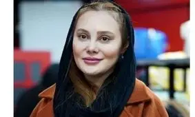 سفر در زمان؛ «آرام جعفری» با لباس مدرسه و در دوران کودکی؛ دهه 60 