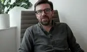 چرا نسل Z نگاه متفاوتی به پول دارد؟ | یک درمانگر مالی پاسخ می‌دهد