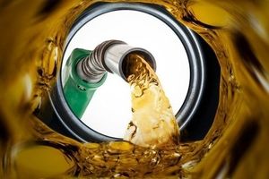 نماینده مجلس: اصلا بحث افزایش قیمت بنزین در مجلس مطرح نیست/ قرار نیست برای سهمیه خودروها اتفاقی رخ دهد