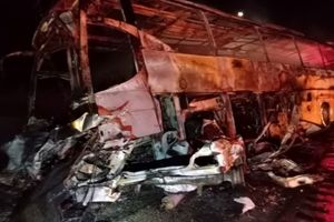 تصادف پژو با اتوبوس در شرق کرمان ۲۷ مصدوم و یک کشته داشت 