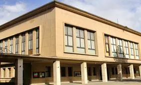 سفره دانشجویان هنرهای زیبا به جای سلف در حیاط پهن شد/ عکس