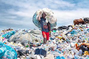کشورهای توسعه یافته راه دیگری برای تخلیه زباله‌های مضر خود بیابند

