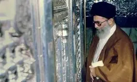 تصاویری قدیمی از رهبر انقلاب در حرم حضرت معصومه(س)

