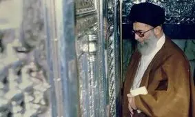 تصاویری قدیمی از رهبر انقلاب در حرم حضرت معصومه(س)

