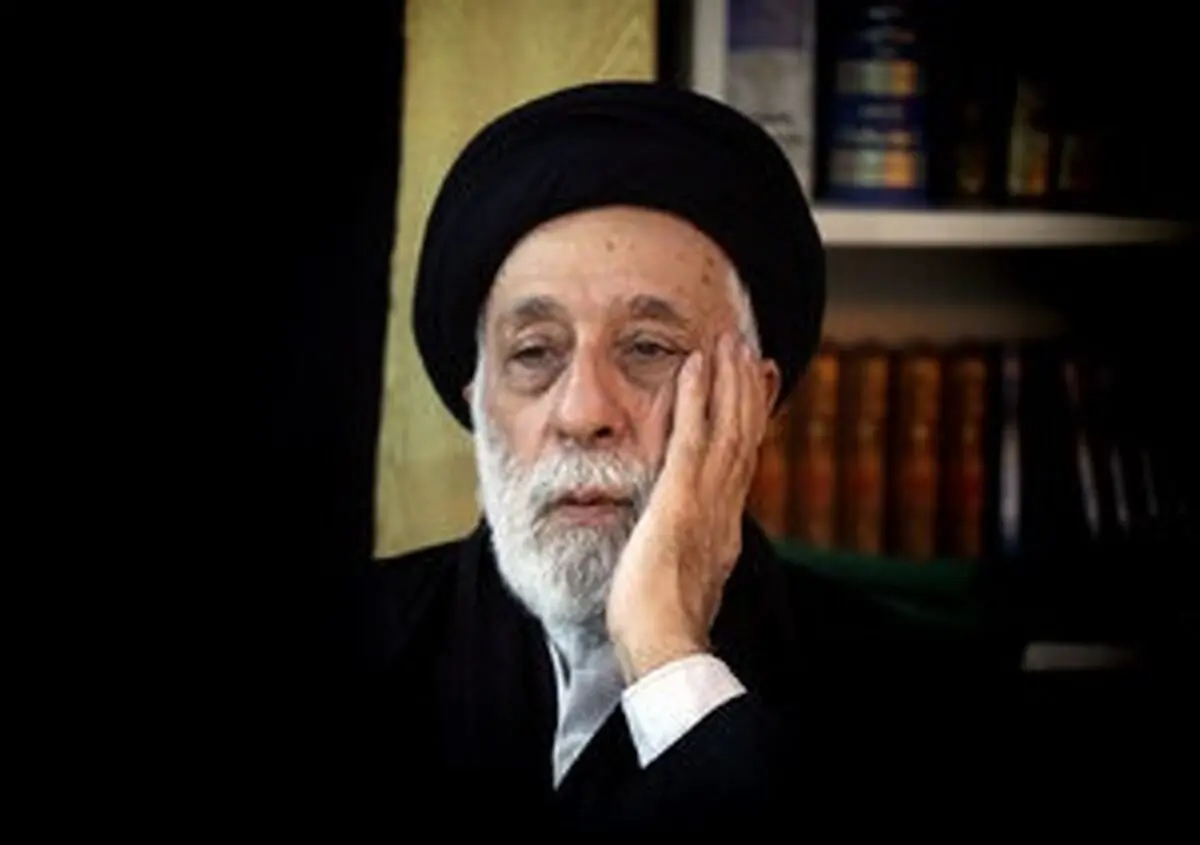 عکسی از مسعود پزشکیان در منزل برادر رهبر انقلاب

