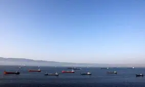 توقف ۱۱ نفتکش حامل نفت ایران در نزدیکی سواحل مالزی از سوی آمریکا