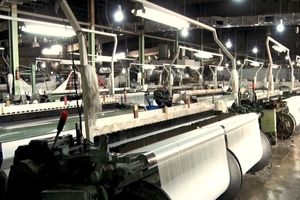 سفر در زمان؛ دو زن کارگر در کارخانه نساجی قائمشهر، سال ۱۳۵۵