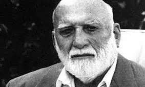 سفر در زمان؛ «شعبان بی مخ» در حال معرفی شاگردان خود به فرح؛ دهه 40 