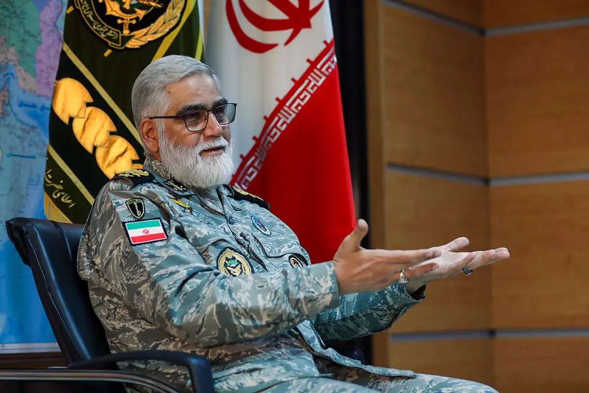طعنه سنگین فرمانده ارشد ارتش به ماجرای ریزپرنده‌های اسرائیلی در اصفهان

