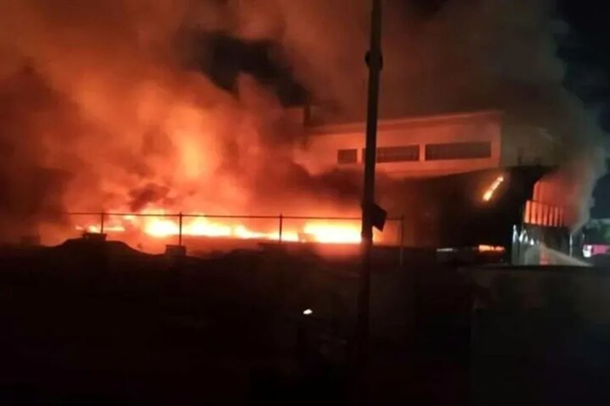 آتش سوزی سنگین در بانک ملی مرکزی اهواز/ ویدئو