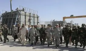 فرمانده کل ارتش: یگان‌های نیروی زمینی با همه توان از مرزها محافظت می‌کنند/ احداث دیوار مرزی، اقدامی اساسی برای حل برخی مشکلات مرزی با کشور همسایه و برادر، افغانستان محسوب می‌شود