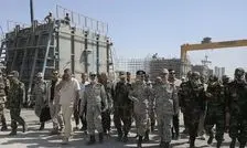 فرمانده کل ارتش: یگان‌های نیروی زمینی با همه توان از مرزها محافظت می‌کنند/ احداث دیوار مرزی، اقدامی اساسی برای حل برخی مشکلات مرزی با کشور همسایه و برادر، افغانستان محسوب می‌شود