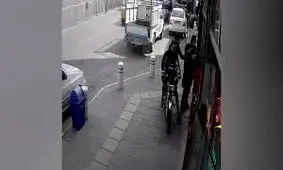 لحظه جدال زن جوان مشهدی با دزد موبایل/ ویدئو