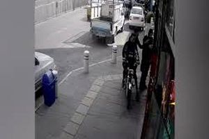 لحظه جدال زن جوان مشهدی با دزد موبایل/ ویدئو
