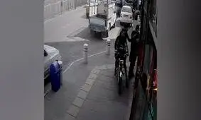 لحظه جدال زن جوان مشهدی با دزد موبایل/ ویدئو
