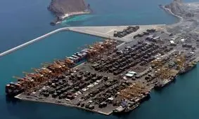 افتتاح خط دریایی مستقیم حمل‌ونقل میان امارات و چین/ یک کشتی غول پیکر حامل بیش از 6000 خودرو تولید شرکت چینی در بندر خور فکان در شارجه امارات پهلو می‌گیرد